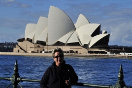 Sydney operahus i bakgrunnen