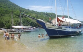 Lokale turistbåter med badegjester