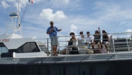 Gjestene forlater Bora Bora med flybåten