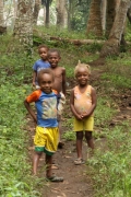 Barna langs landveien